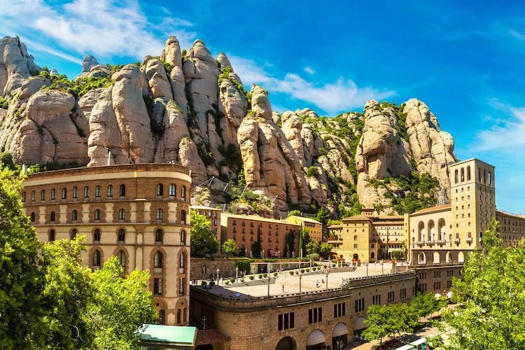 WŁOCHY, FRANCJA I HISZPANIA MEDIOLAN -CANNES -BARCELONA -MONTSERRAT -NICEA-VERONA - 9 Dniowa Wycieczka Autokarowa - obrazek 5